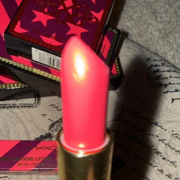MAC Cosmetics Vibrant Pink Lipstick - Picture 5 of 7